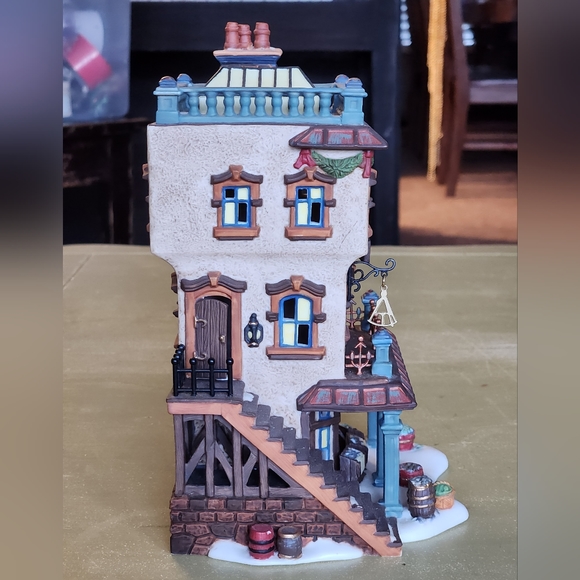 Dept 56 Dickens Village Leeds Oyster House - Picture 10 of 13